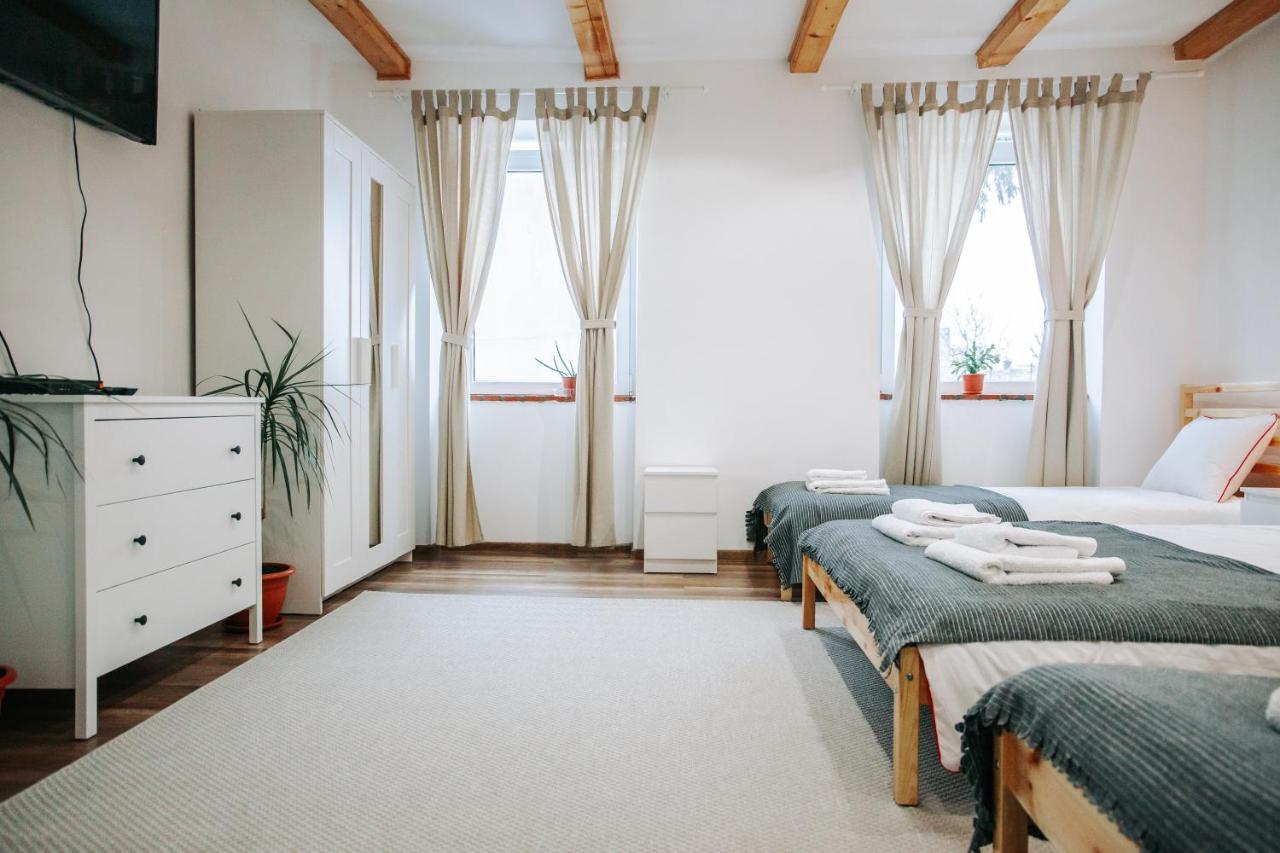 Kali Host Home Away From Home Тыргу-Муреш Экстерьер фото